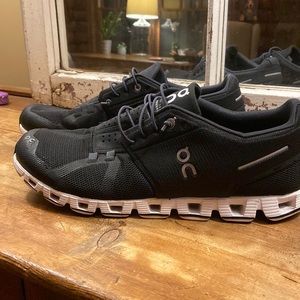 On Cloud Running Shoes Mens Size 10